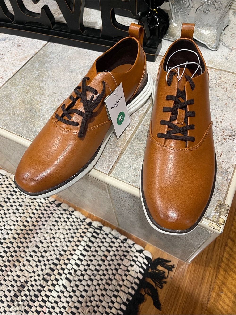 Men's Casual Tan Leather Lace-Up Sneakers
